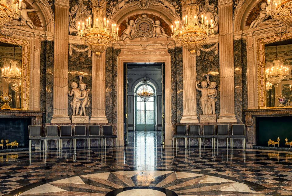 Historically mirroring chandelier