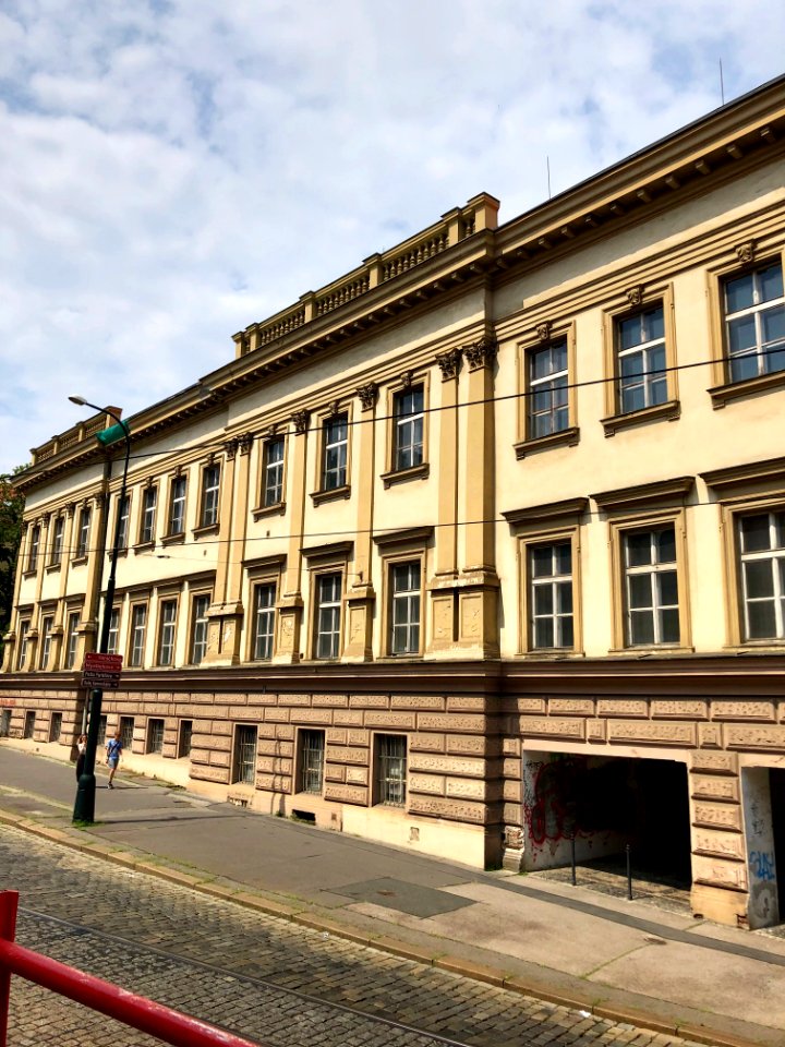 Budova Bývalých Hradcanských Kasaren, Hradčany, Praha, Hla… 