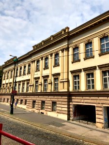 Budova Bývalých Hradcanských Kasaren, Hradčany, Praha, Hla… 