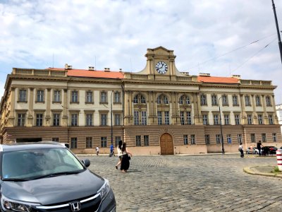 Budova Bývalých Hradcanských Kasaren, Hradčany, Praha, Hla… 