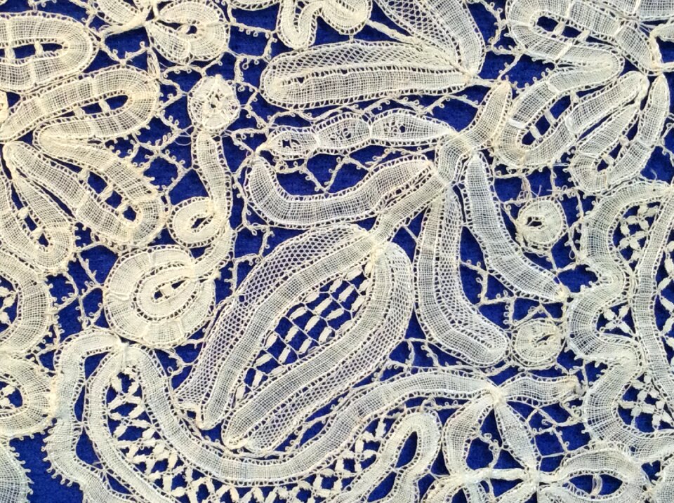White yarn knitted fabric