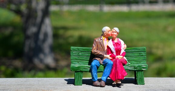 Bench kissing hugging photo