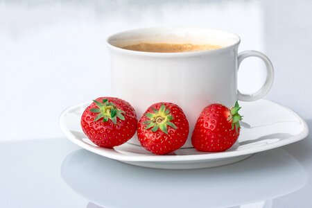 Cup small break sweet strawberries