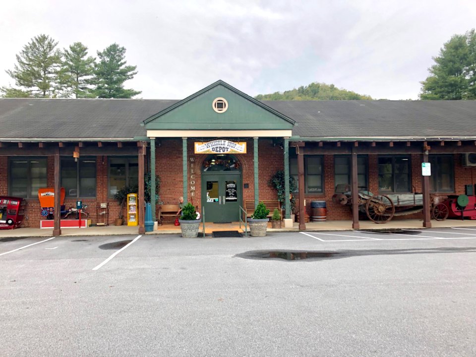 Old Cullasaja Elementary School (Whistle Stop Depot Antiqu… 