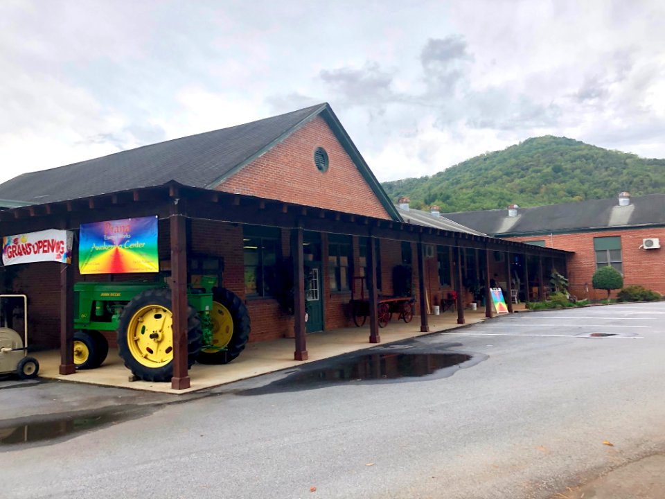 Old Cullasaja Elementary School (Whistle Stop Depot Antiqu… 