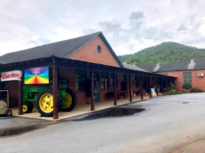 Old Cullasaja Elementary School (Whistle Stop Depot Antiqu… 