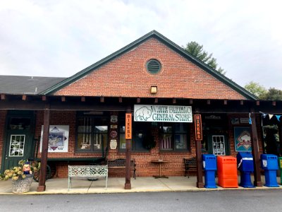 Old Cullasaja Elementary School (Whistle Stop Depot Antiqu… 
