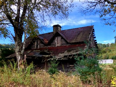Abandoned Farmhouse, Cullowhee Mountain Road, Erastus, NC 