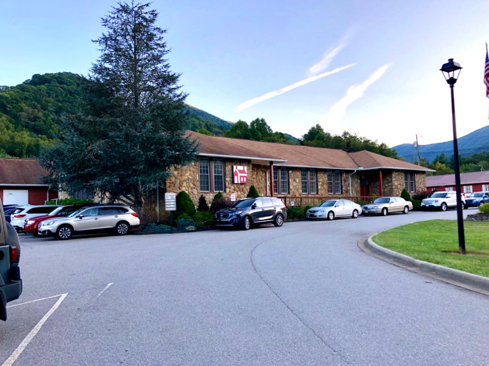 Old Maggie Valley Elementary School (Maggie Valley Town Ha… 