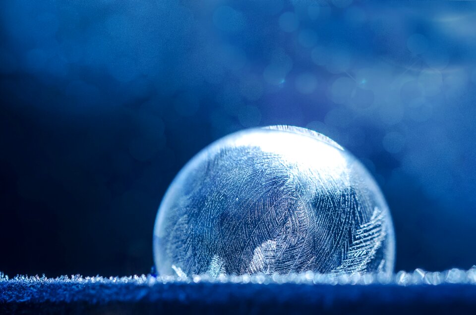 Winter frozen bubble eiskristalle