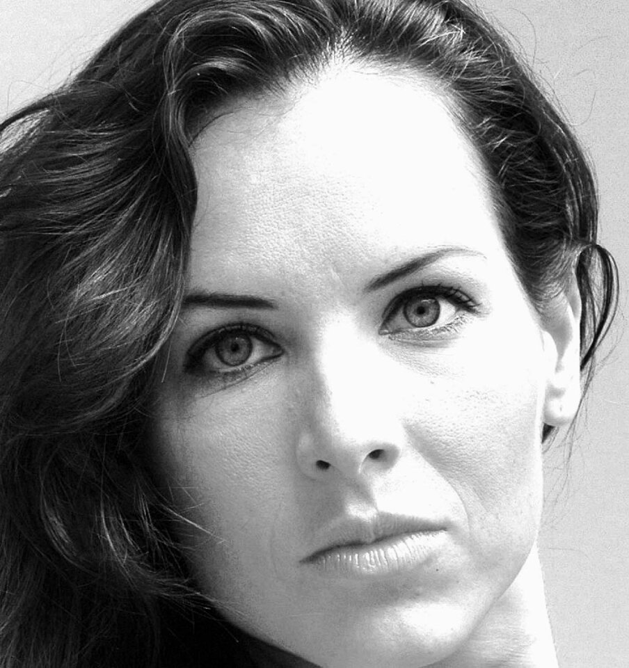 Eyes expressionless beauty