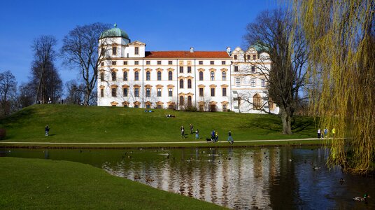 Castle of celle spring pond