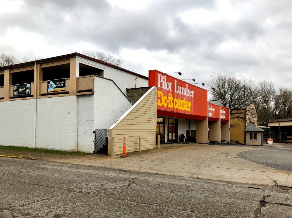 Do-It Best Hardware Store, Bellevue, KY 