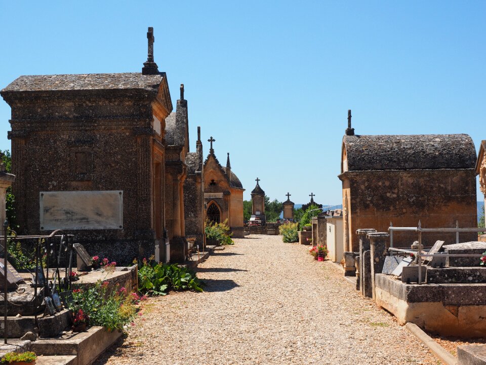 Old cemetery roussillon tomb