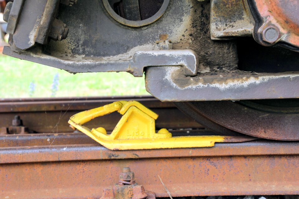 Braking device stop track