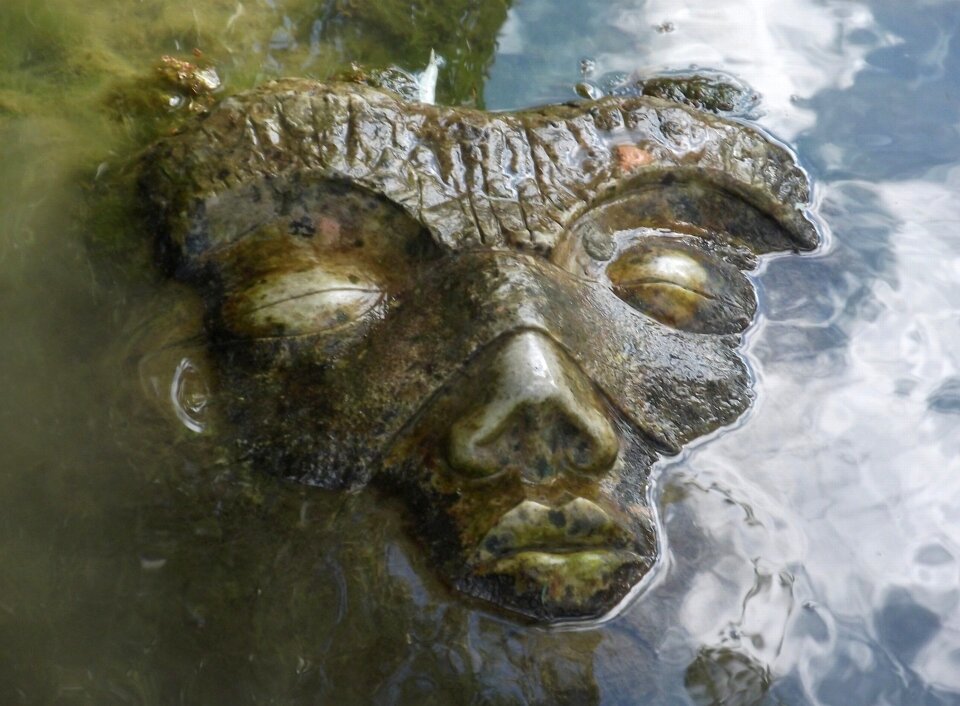 Sculpture wet source