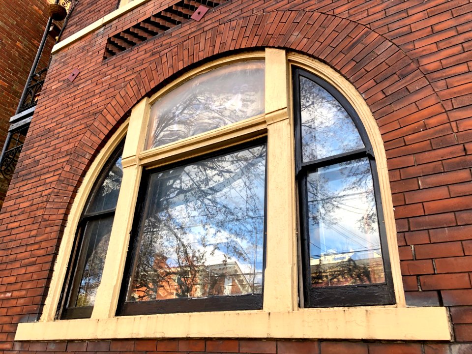 Window, 5th Street, Mutter Gottes, Covington, KY 