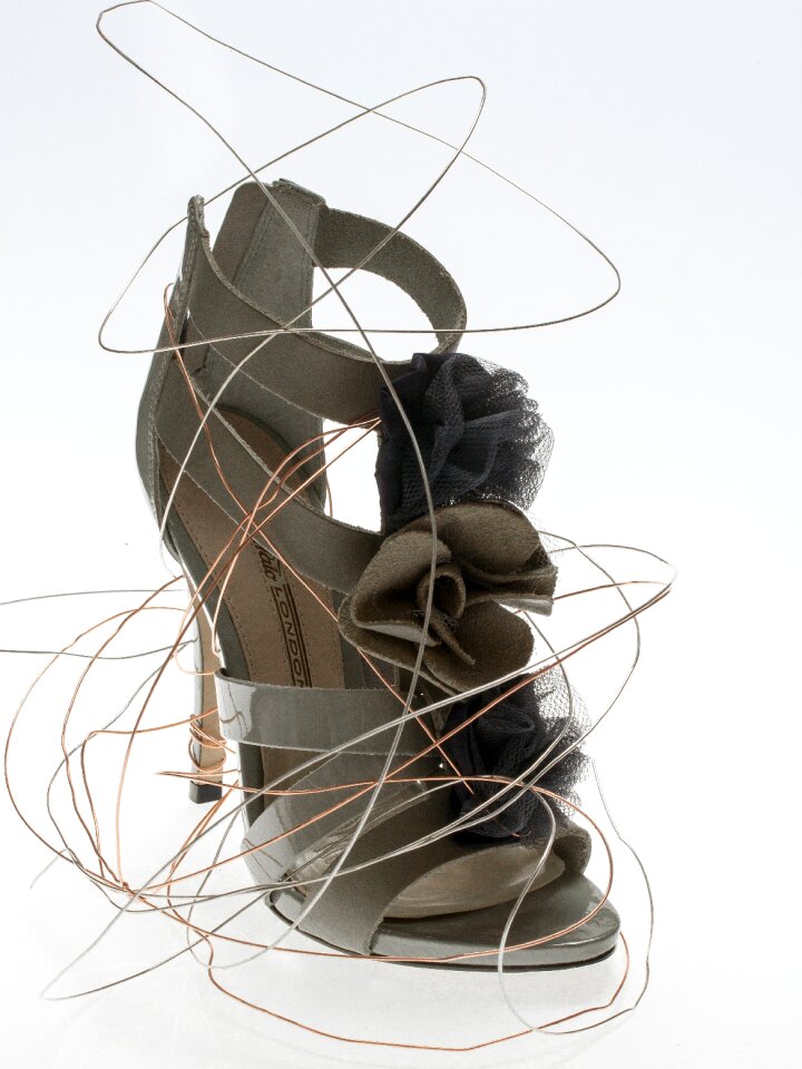 High heeled shoe wire fashion