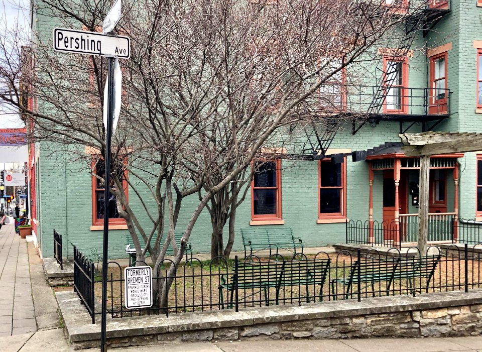 Pershing Street Pocket Park, Main Street, Mainstrasse Vill… 
