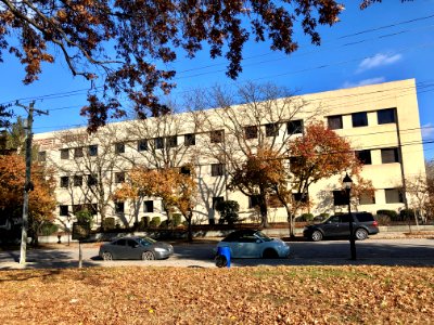 Fifth Street Center (3rd District School), Mainstrasse Vil… 