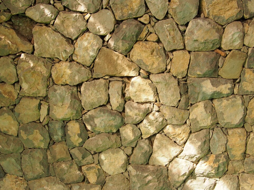 Surface stone pattern