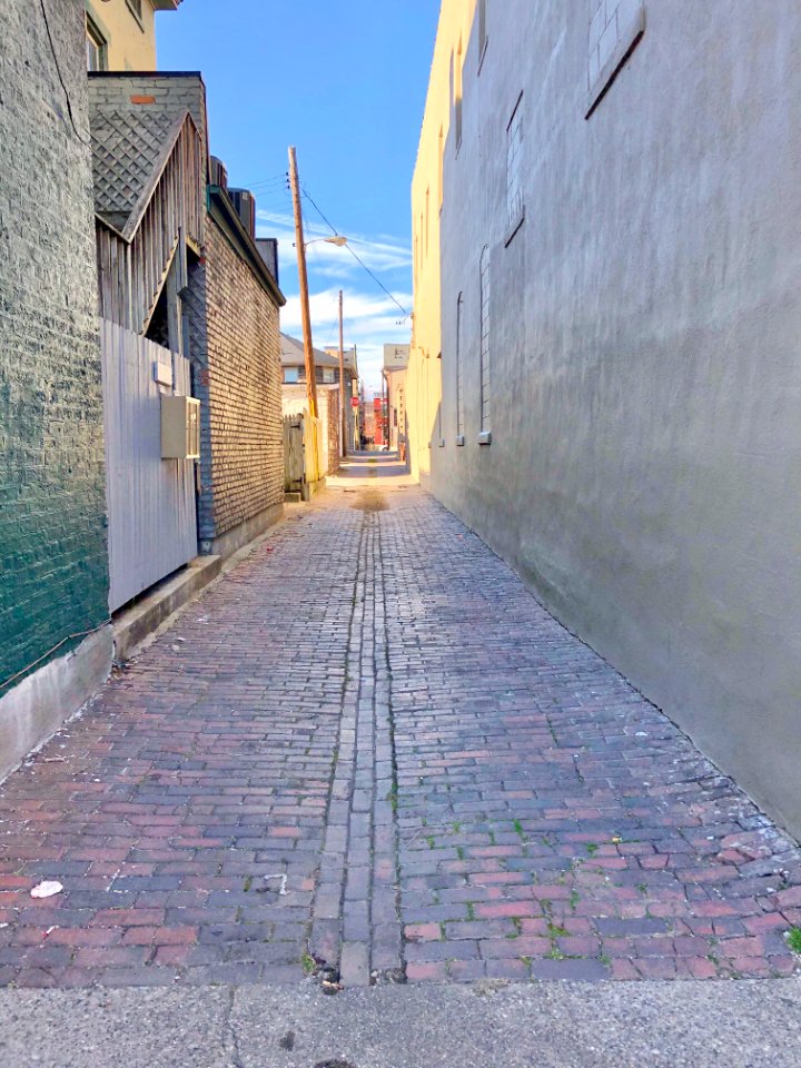 Pike Street Alley, Mainstrasse Village, Covington, KY 