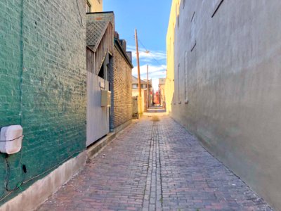 Pike Street Alley, Mainstrasse Village, Covington, KY 