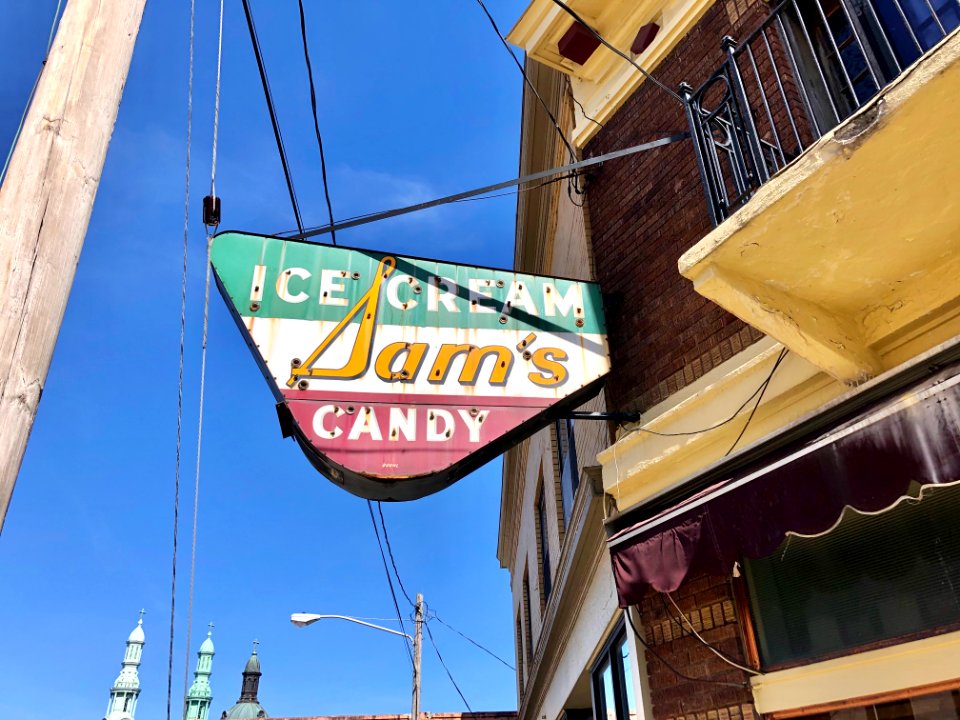 Sam’s Ice Cream and Candy Sign, Pike Street, Mainstrasse V… 