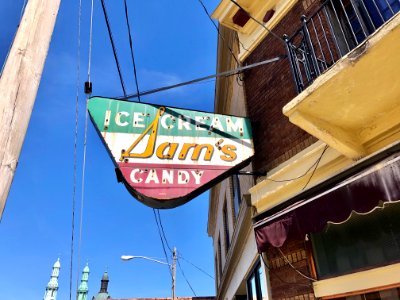 Sam’s Ice Cream and Candy Sign, Pike Street, Mainstrasse V… 