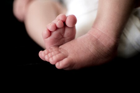 Toes feet newborn photo