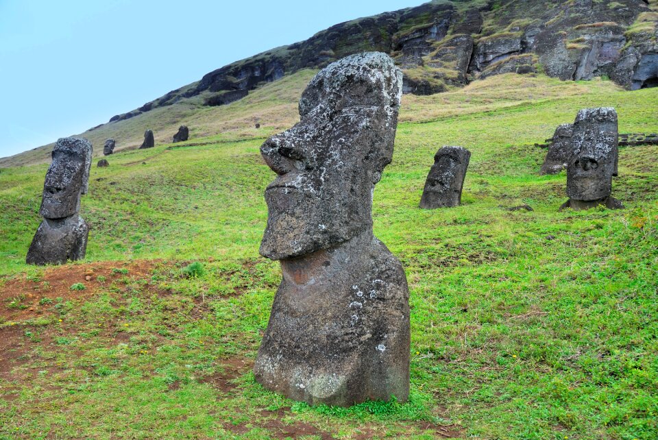 Moai rapa nui sculpture