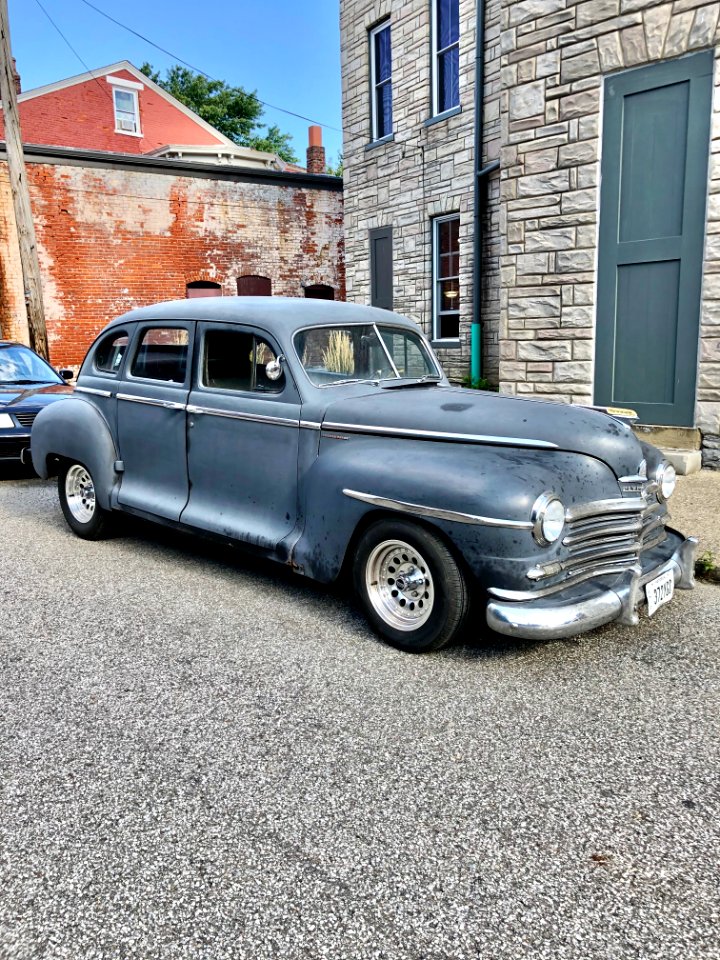 1948 Plymouth De Luxe, Lockwood Street, Mainstrasse Villag… 