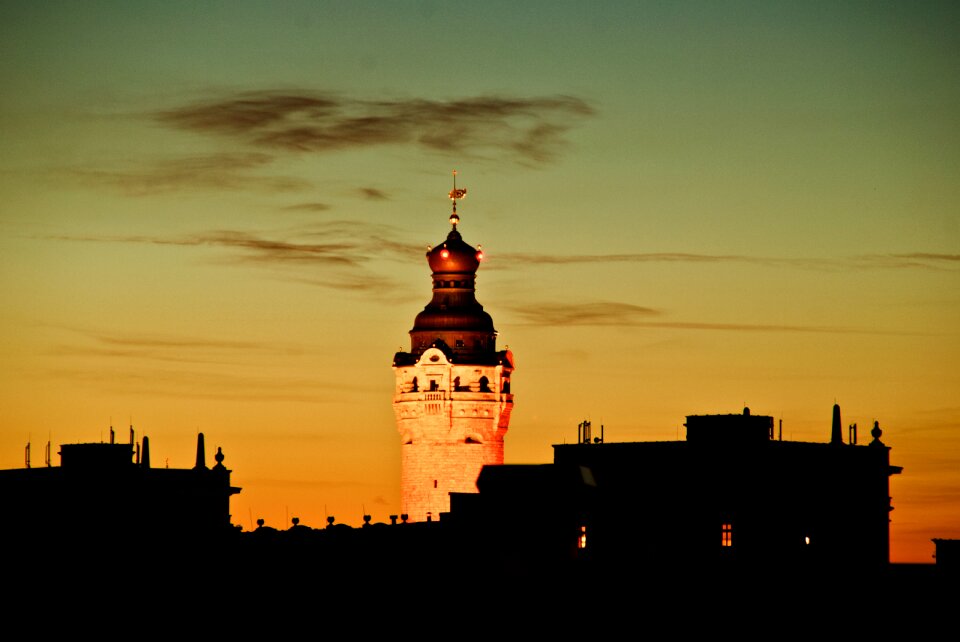 Monument historically evening