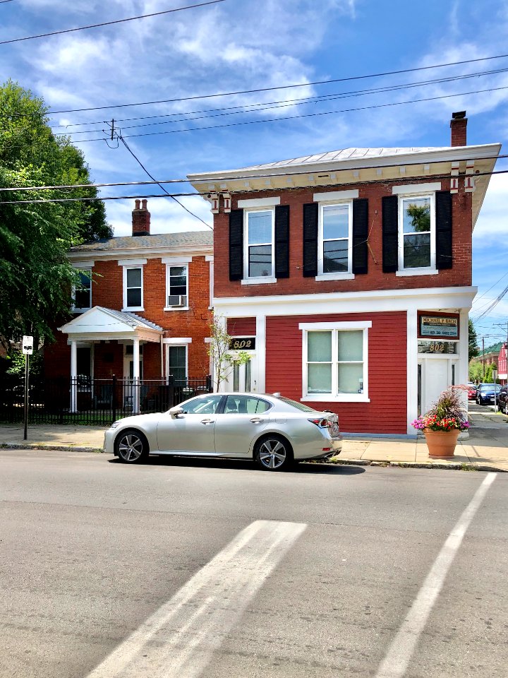 Washington Avenue and 8th Street, East Row Historic Distri… 