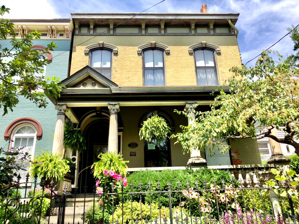 Three-bay Italianate Townhouse with high-style details, ci… 