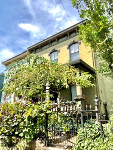 Three-bay Italianate Townhouse with high-style details, ci… 