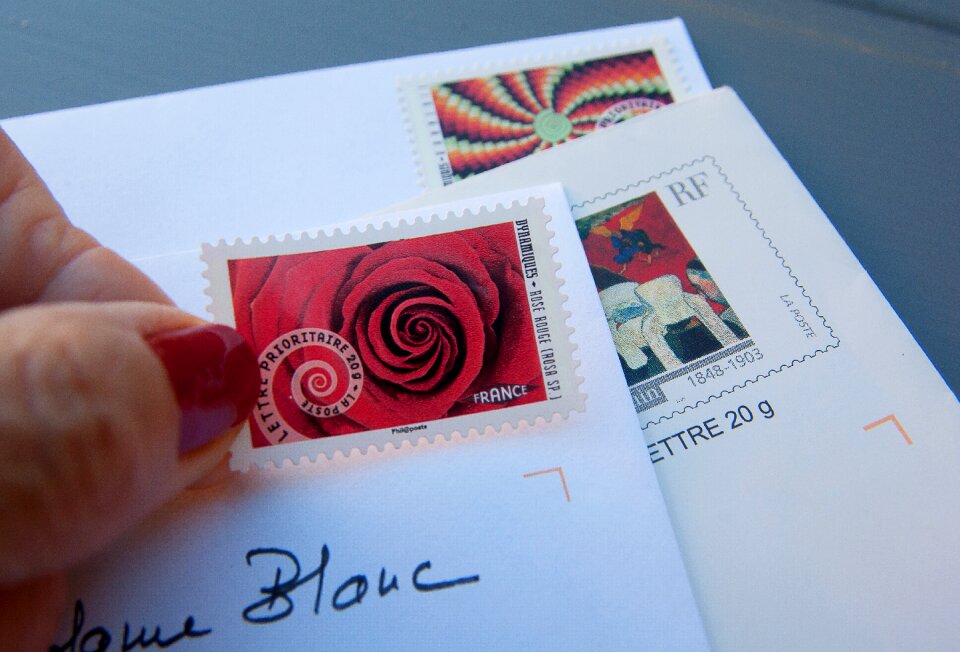 Mail correspondence post