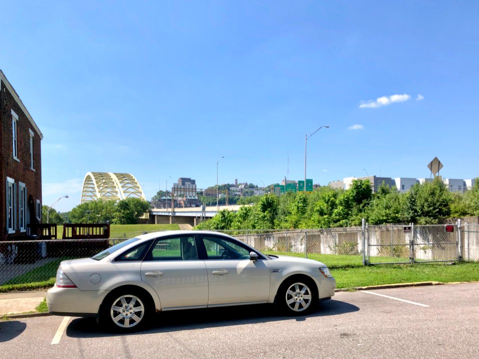 Cincinnati Skyline from 2nd Street, Mansion Hill, Newport,… 