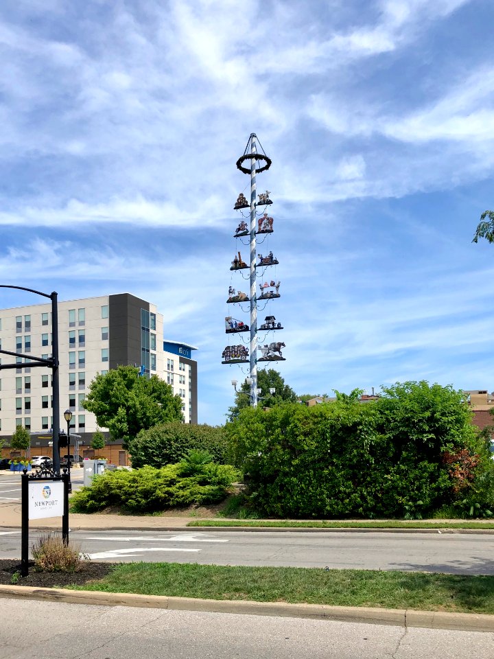 Mast Sculpture, 3rd Street and Saratoga Street, Newport, K… 