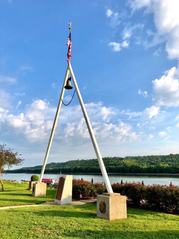 Police and Firefighter Memorial, Riverfront Promenade, Sus… 