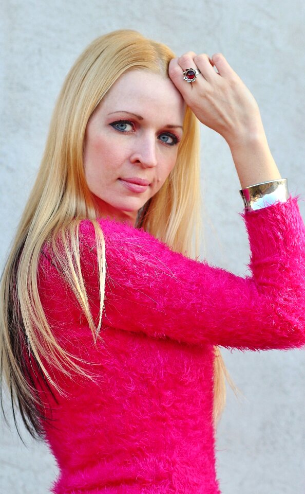 Portrait blue eyes pink