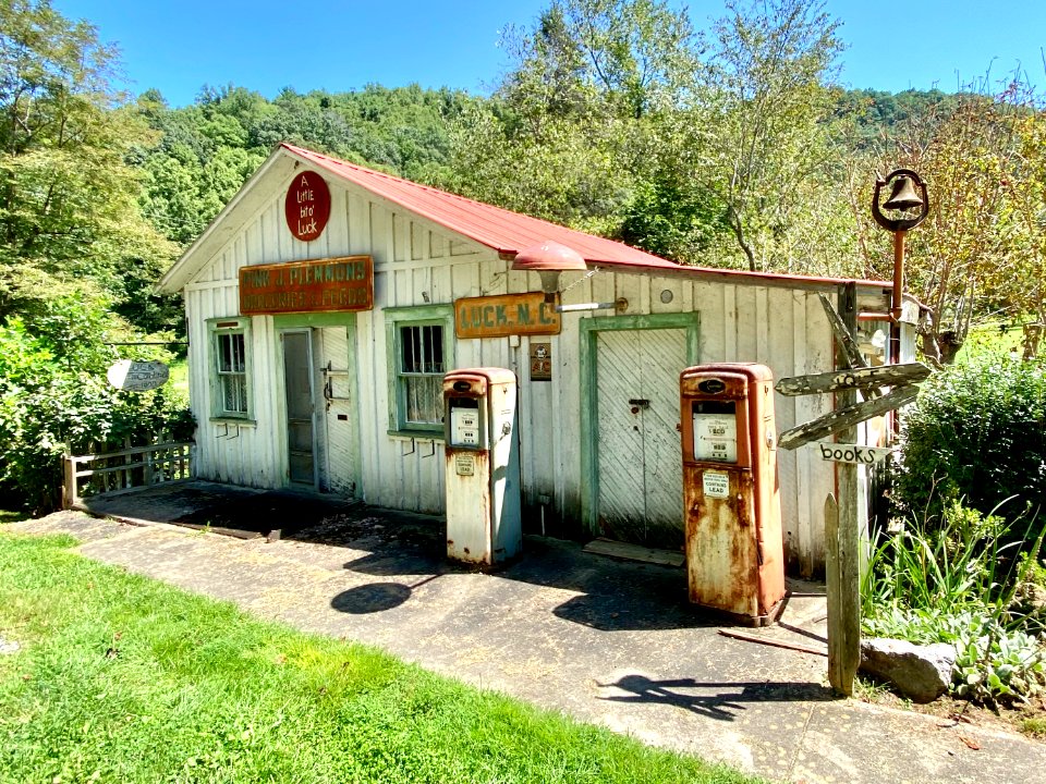 Pink J. Plemmons Grocery and Feed Store, North Carolina St… 
