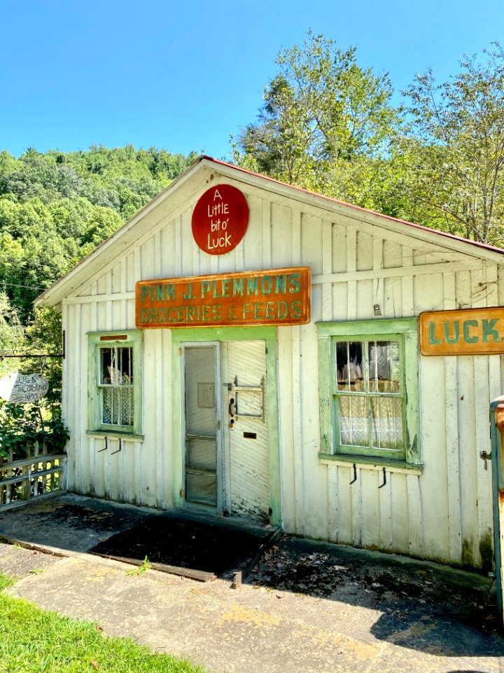 Pink J. Plemmons Grocery and Feed Store, North Carolina St… 