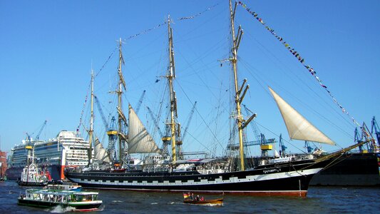 Spout parade sailing vessel kruzenshtern
