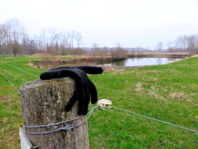 Don't touch the wire 