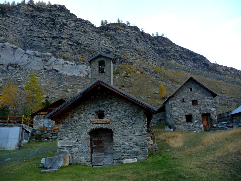 Chapelle Saint Jean, vallon de Chambran , Hautes-Alpes 