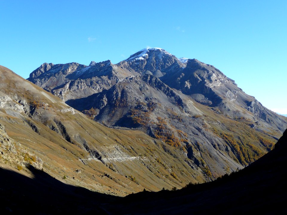Depuis le Vallon de Chambran, la Cime de la Condamine coif… 