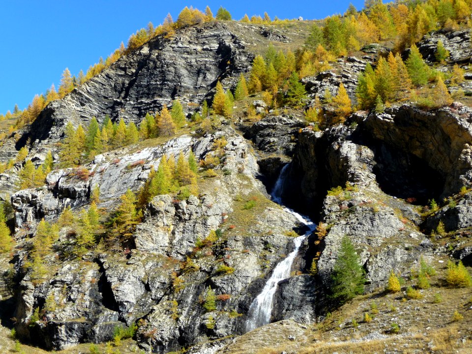 Cascade dans le vallon de Chambran, Hautes-Alpes 