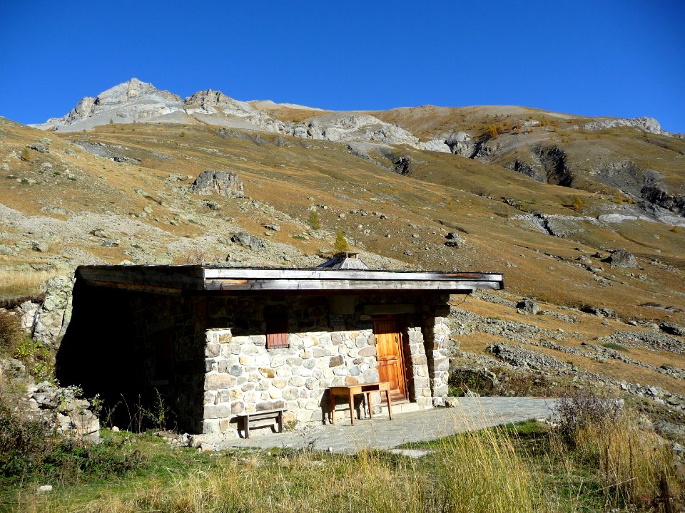 Chalet d'alpage, vallon de Chambran, en montant au lac de … 