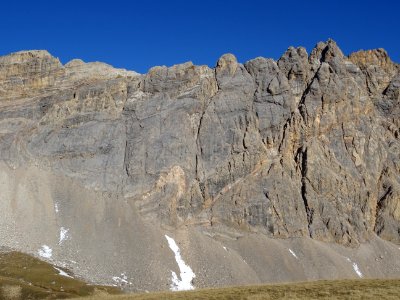 Falaises verticales sous le Sommet Rond 